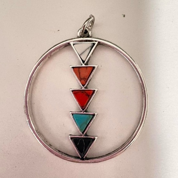 Jewelry - Chic Silver tone Necklace pendant with Multicolor Triangle Accents